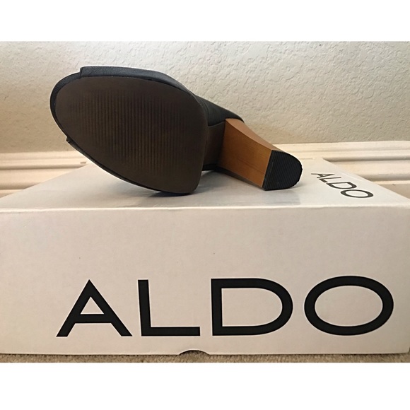 Open toe Platforms - Picture 4 of 5